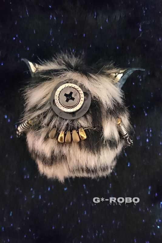 ブローチ