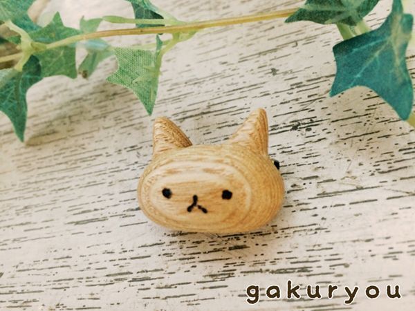 猫ブローチ