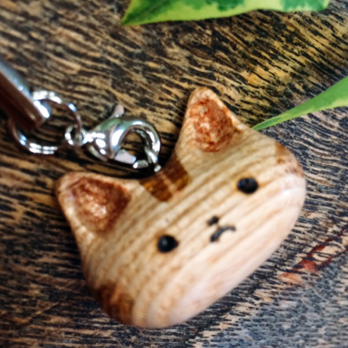 ほっこりネコ顔ストラップ