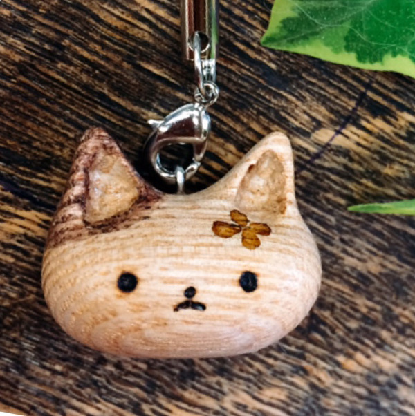 ほっこりネコ顔ストラップ