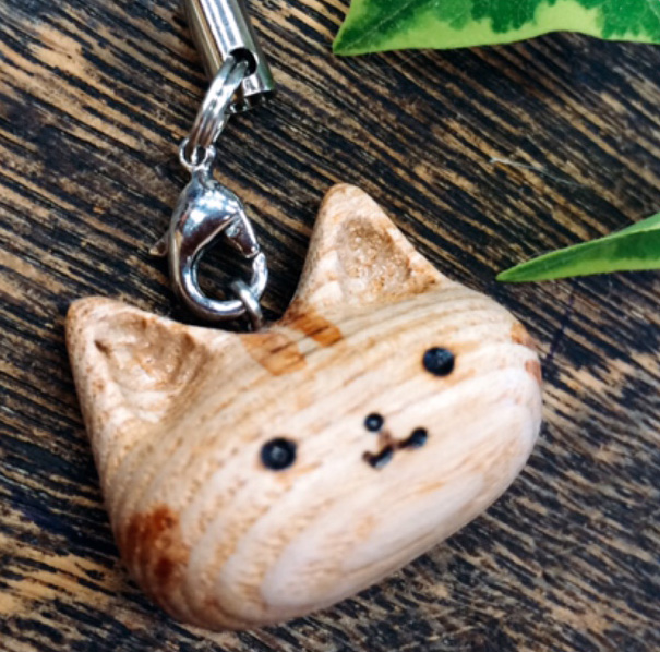 ほっこりネコ顔ストラップ