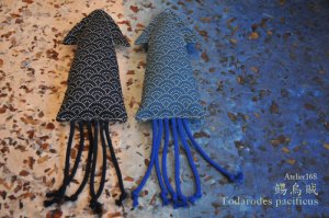 画像1: Atelier168：定番【スルメイカ】キャットニップ味：青海波 (1)