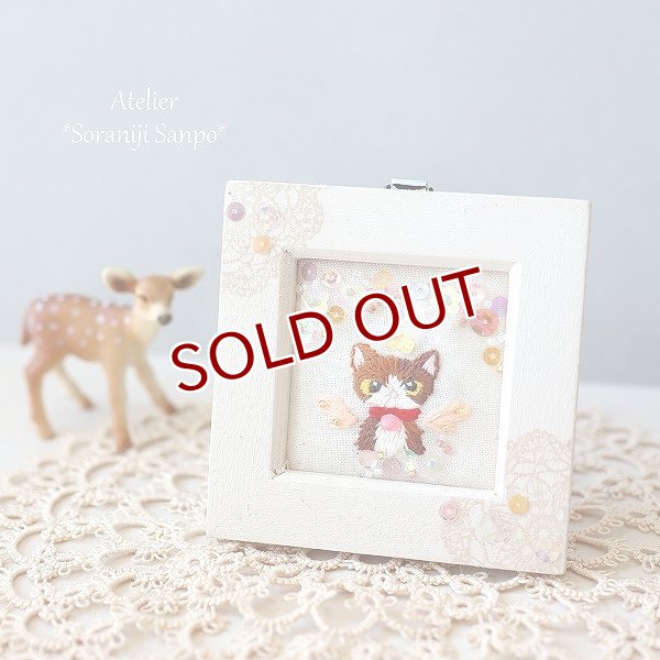 画像1: Sale!! 三毛猫ちゃんの刺繍フレーム ミニ (1)