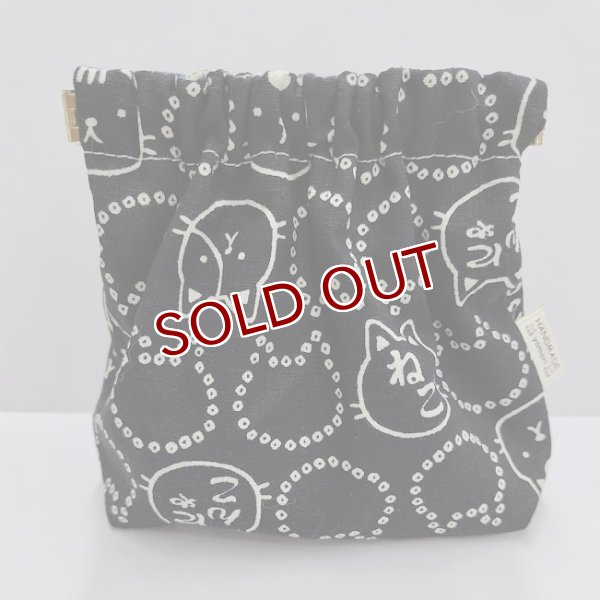 画像1: yamari：ばね口ポーチ【和柄　くろ】　一部寄付 (1)