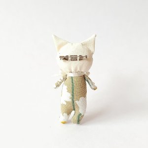 画像2: いながきりえ：ブサイク白ねこちゃんブローチ (2)
