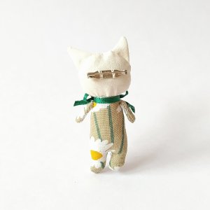 画像2: いながきりえ：ブサイク白ねこちゃんブローチ (2)