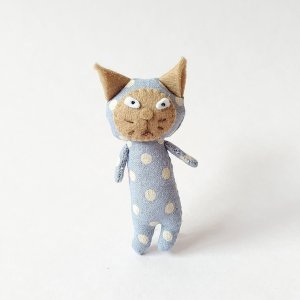 画像1: いながきりえ：ブサイク水玉ねこちゃんブローチ (1)