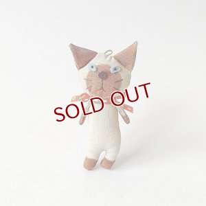 画像1: いながきりえ：ブサイクシャムねこちゃんストラップ「全額寄付」 (1)