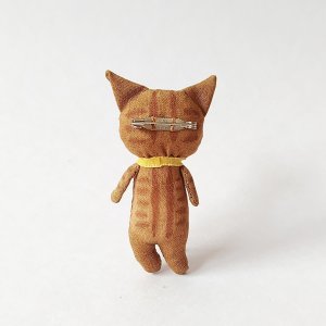 画像2: いながきりえ：ブサイクキジトラちゃんブローチ (2)