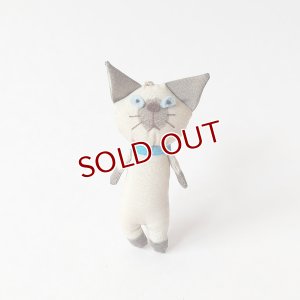 画像1: いながきりえ：ブサイクシャムねこちゃんストラップ「全額寄付」 (1)