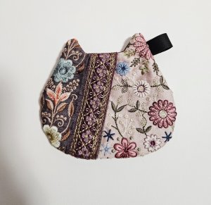 画像1: IRODRI：インド刺繡リボンねこ型ポーチ【14】（一部寄付） (1)