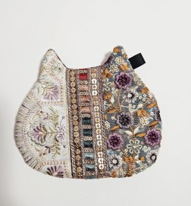 画像1: IRODRI：インド刺繡リボンねこ型ポーチ【2】（一部寄付） (1)