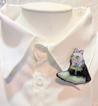 画像1: DECOCO24：本を読む猫マグネットブローチ/ 額付き（全額寄付）