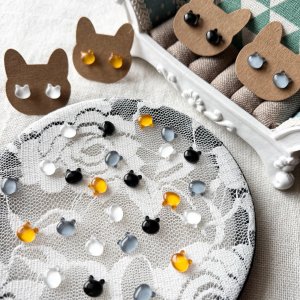 画像1: ねこぴず工房：ガラスの黒猫　（ピアス／イヤリング） (1)