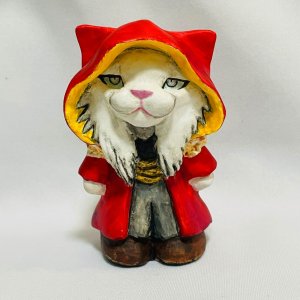 画像1: Nick9：樹脂のフィギュア　ねこのイーロウ　レッド (1)