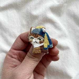 画像2: KARENTO.K.N：真珠の耳飾りのニャンコ（茶トラ猫） (2)