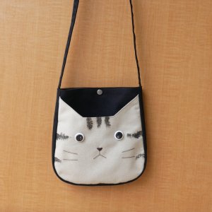 画像1: POTU：ねこ顔サコッシュ　キジトラ (1)