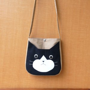 画像1: POTU：ねこ顔サコッシュ　黒白 (1)