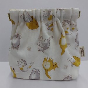 画像1: yamari：ばね口ポーチ【振り向きねこ　WH】（一部寄付） (1)
