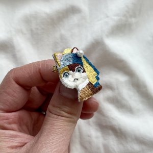 画像3: KARENTO.K.N：真珠の耳飾りのニャンコ（三毛猫） (3)