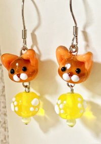 画像1: 手仕事LIFE：とんぼ玉＊猫と肉球のピアスorイヤリング（茶トラ猫）