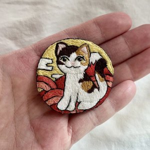 画像4: KARENTO.K.N：富士見ねこ　手刺繍ブローチ (4)