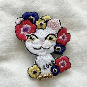 画像1: KARENTO.K.N：愛の花　手刺繍ブローチ (1)