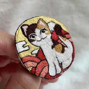 画像3: KARENTO.K.N：富士見ねこ　手刺繍ブローチ (3)