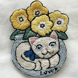 画像1: KARENTO.K.N：夏の便り　手刺繍ブローチ (1)
