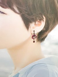 画像2: 手仕事LIFE:3匹の猫アシンメトリーイヤリングorピアス(紫×黒)