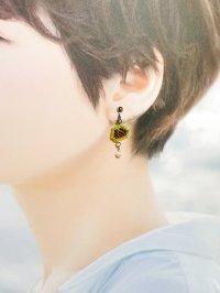 画像2: 手仕事LIFE:3匹の猫アシンメトリーイヤリングorピアス(緑×水色)