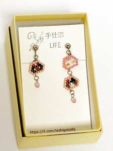 画像1: 手仕事LIFE：3匹の猫アシンメトリーイヤリングorピアス（ピンクバージョン） (1)