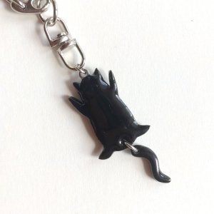 画像2: ねこぴず工房：しっぽユラユラしがみつき猫　黒猫（キーホルダー・ストラップ・ピンバッチ） (2)