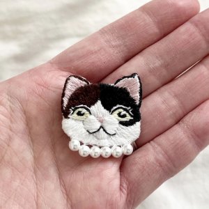 画像4: KARENTO.K.N：オシャレな猫ちゃん（三毛猫）　手刺繍ブローチ (4)