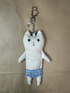 画像1: まめ屋：ぱんつねこリップケース　白 (1)