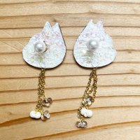 画像2: kikogurumi : たべこぼしポロリねこ【ピアス】(手描き／花花姉妹)