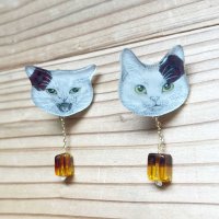 画像1: kikogurumi : たべこぼしポロリねこ【イヤリング】(手描き／花兄弟)
