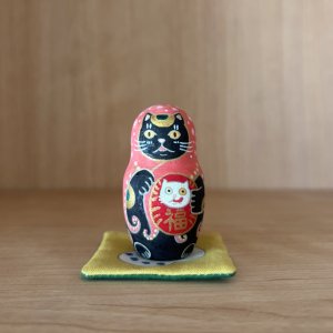 画像1: chirorian222：タコ(多幸)を被りだるま猫を抱く招き猫の置き物   (1)