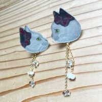 画像1: kikogurumi : たべこぼしポロリねこ【ピアス】(手描き／花花姉妹)