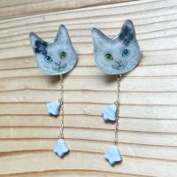 画像1: kikogurumi : たべこぼしポロリねこ【ピアス】(手描き／オッドアイ兄弟)