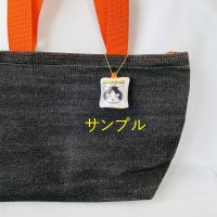 画像1: Nick9：スマホクリーナーキーホルダー「おすわりクロはちわれ」［全額寄付］