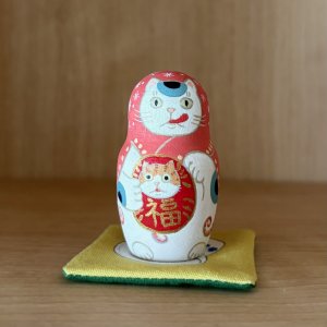 画像1: chirorian222：タコ(多幸)を被りだるま猫を抱く招き猫の置き物   (1)