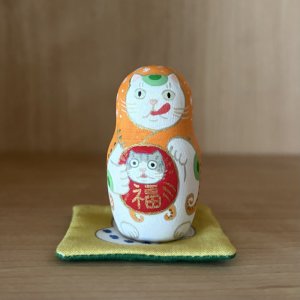 画像1: chirorian222：タコ(多幸)を被りだるま猫を抱く招き猫の置き物   (1)
