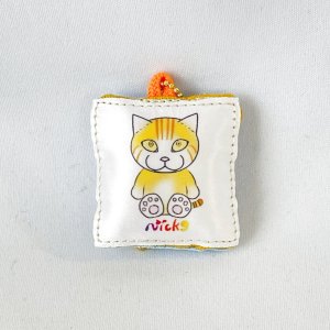 画像2: Nick9：スマホクリーナーキーホルダー「おすわりチャトラ」［全額寄付］ (2)