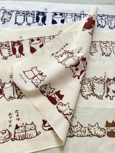 画像6: ドレミかんぱにー： 手ぬぐい横（手捺染）ぶら下がり猫と招き猫（一部寄付） (6)