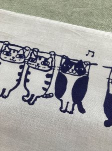 画像9: ドレミかんぱにー： 手ぬぐい横（手捺染）ぶら下がり猫と招き猫（一部寄付） (9)
