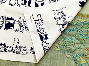 画像11: ドレミかんぱにー： 手ぬぐい横（手捺染）ぶら下がり猫と招き猫（一部寄付） (11)