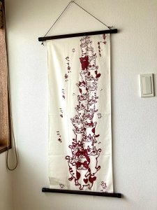 画像12: ドレミかんぱにー： 手ぬぐい縦（手捺染）招き猫がぞろぞろやって来る（一部寄付） (12)