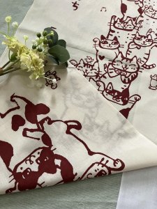 画像4: ドレミかんぱにー： 手ぬぐい縦（手捺染）招き猫がぞろぞろやって来る（一部寄付） (4)