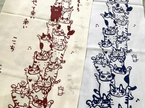 画像7: ドレミかんぱにー： 手ぬぐい縦（手捺染）招き猫がぞろぞろやって来る（一部寄付） (7)